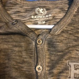 Express Men’s Graphic Tee “No Limits” T-Shirt